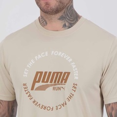 Camiseta Puma Graphic Run Emblem Tee Masculina - Foto 5