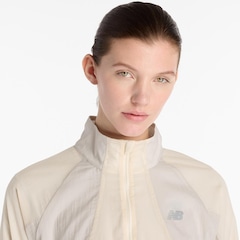 Jaqueta Corta Vento New Balance Better Run Water Resistant Feminina - Foto 7