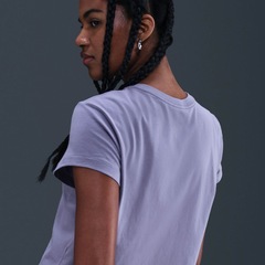 Camiseta Nike Sportswear Club Feminina - Foto 2