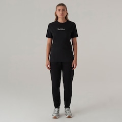 Calça com Felpa New Balance Essentials Feminina - Foto 6