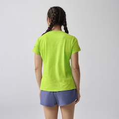 Camiseta Brooks Podium Feminina - Foto 3