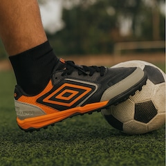 Chuteira Society Masculina Umbro Pro Challenge Uptake + 1 Par de Meião - Foto 6
