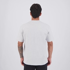 Camisa New Balance Athletics Relaxed Premium Chest Masculina - Foto 4