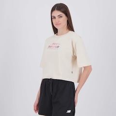 Camiseta Cropped New Balance Reimagined Feminino - Foto 3