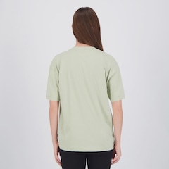 Camisa New Balance Flower Shoe Feminina - Foto 4