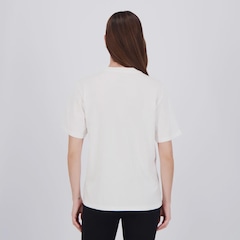 Camiseta adidas Grafica Holliday Feminina - Foto 4