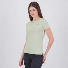 Camisa New Balance Sport Essentials Feminina - Foto 3