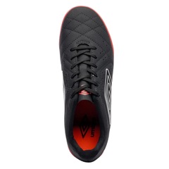 Chuteira De Society Umbro Neo Striker Preto e Vermelho - Masculino - Foto 4