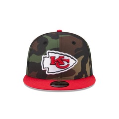 Boné New Era 9FIFTY Kansas City Chiefs NFL Salute Service 2025 Masculino - Foto 2