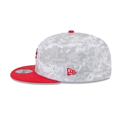 Boné New Era 9Fifty Kansas City Chiefs NFL Salute Service 2025 Masculino - Foto 5