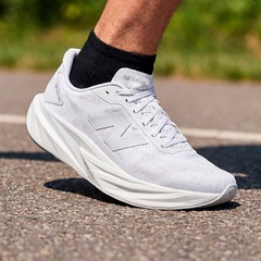 TENIS MASCULINO NEW BALANCE FUELCELL REBEL V5 - Foto 7