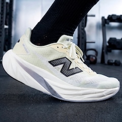 Tênis Masculino New Balance Fuelcell Rebel V5 - Foto 8