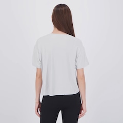 Camiseta Cropped New Balance Drapey Feminina - Foto 4
