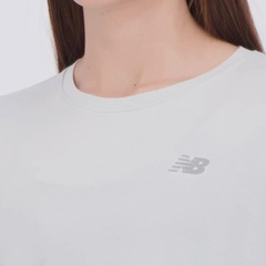 Camiseta Cropped New Balance Drapey Feminina - Foto 5
