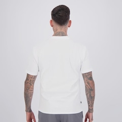 Camiseta New Balance Essentials Masculina - Foto 4