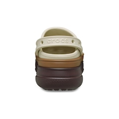 Sandália Crocs Classic Stacked Clog Mocha - Feminino - Foto 7
