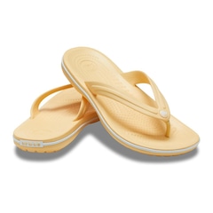 Chinelo Unissex Crocs Crocband Flip Golden Hour - Foto 4