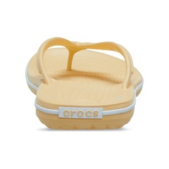 Chinelo Unissex Crocs Crocband Flip Golden Hour - Foto 7