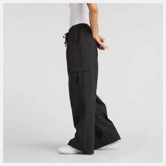 Calça New Balance Nylon Cargo Feminina - Foto 3