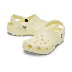 Sandália Crocs Classic Clog Yellow Light - Unissex - Foto 3