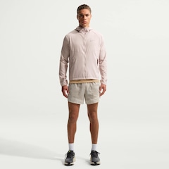 Jaqueta Nike Repel Miler Masculina - Foto 4