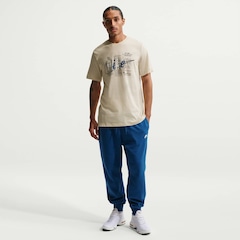 Camiseta Nike Sportswear Celebrate Masculina - Foto 4