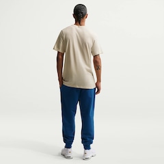Camiseta Nike Sportswear Celebrate Masculina - Foto 5