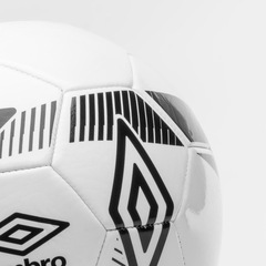 Bola de Futebol de Campo Umbro Squadra - Foto 3