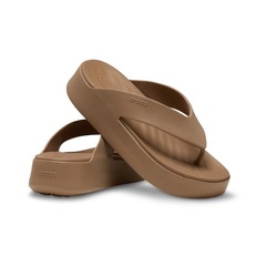 Sandália Crocs Getaway Plataform Flip - Unissex - Foto 4