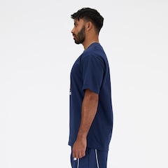 Camiseta New Balance Graphic Hoops Masculina - Foto 2