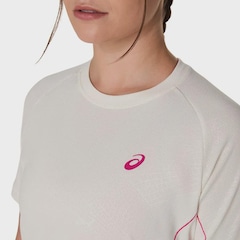 Camiseta ASICS Game All Over Feminino - Foto 5