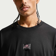 Camiseta Nike Sportswear "Love Is In The Air" Masculina - Foto 3
