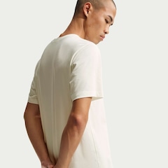 Camiseta Nike Sportswear Café Swoosh Mug Unissex - Foto 2