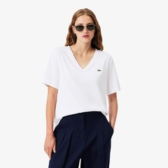 Camiseta de Algodão com Gola V e Caimento Relaxado Lacoste Feminina - Foto 3
