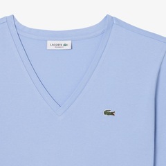 Camiseta de Algodão com Gola V e Caimento Relaxado Lacoste Feminina - Foto 5
