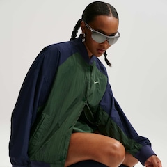 Jaqueta Nike Sportswear Varsity Feminina - Foto 3