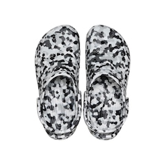 Sandália Crocs Classic Confetti Clog - Unissex - Foto 4