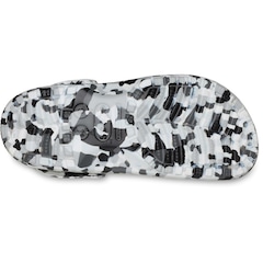 Sandália Crocs Classic Confetti Clog - Unissex - Foto 5