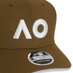 Boné Adulto New Era 9seventy Stretch Snap Australian Open 26 Aba Curva - Foto 3