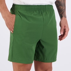 Bermuda New Balance Sport Essentials 7 Logo Verde Masculina - Foto 2