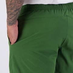 Bermuda New Balance Sport Essentials 7 Logo Verde Masculina - Foto 5
