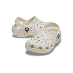 Sandália Crocs Classic Glow Paint Splatter Clog K Summit - Infantil - Foto 4
