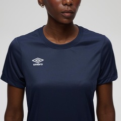 Camiseta Umbro Legacy - Feminina - Foto 2