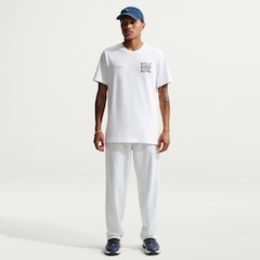 Camiseta Nike Sportswear We Float Unissex - Foto 4