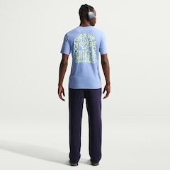 Camiseta Nike Sportswear We Float Unissex - Foto 5