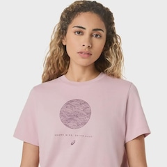 Camiseta ASICS Seasonal Graphic Tee Feminino - Foto 4