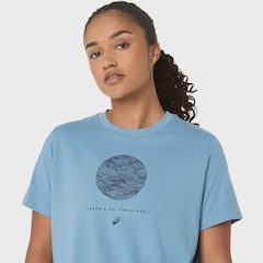 Camiseta ASICS Seasonal Graphic Tee Feminino - Foto 4