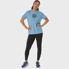 Camiseta ASICS Seasonal Graphic Tee Feminino - Foto 6