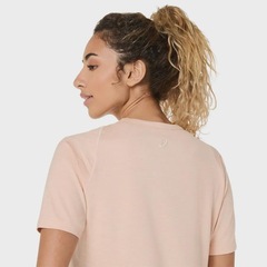 Camiseta ASICS Com textura Refinada Feminina - Foto 4