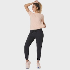 Camiseta ASICS Com textura Refinada Feminina - Foto 8